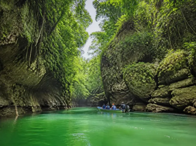 Paket Tour Green Canyon Pangandaran