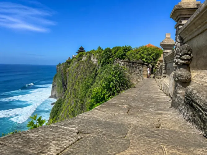 Paket Tour Uluwatu & GWK