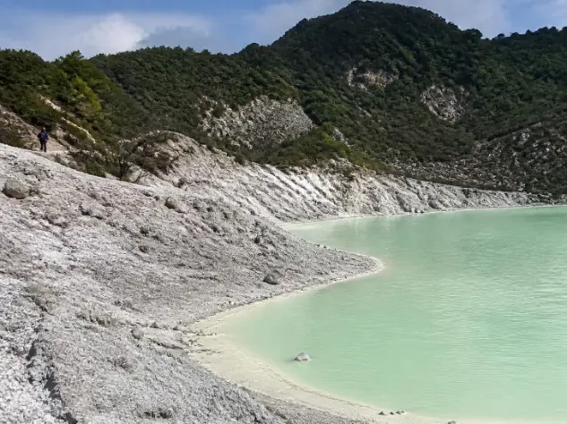 Paket Tour Kawah Putih