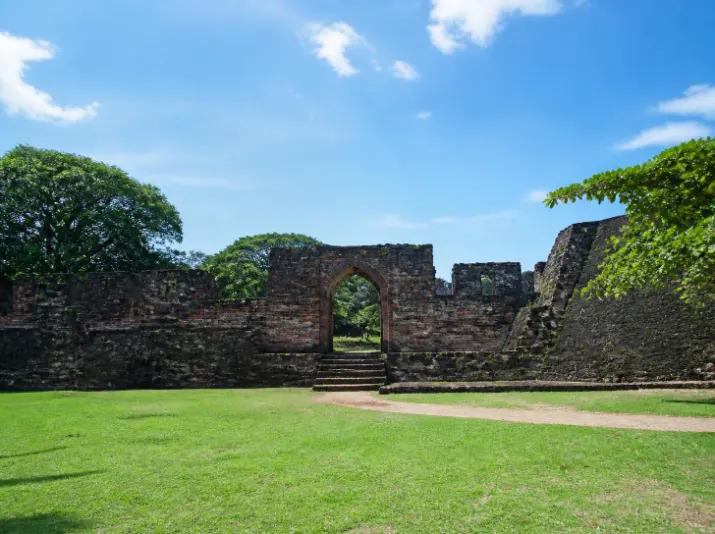 Paket Tour Keraton Surosowan