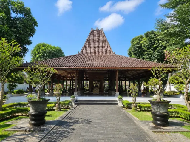 Paket Tour Makam Bung Karno