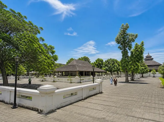 Paket Tour Makam Sunan Kalijaga