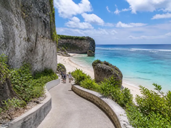 Paket Tour GWK & Pantai Melasti