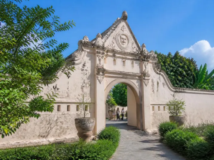 Paket Tour Taman Sari