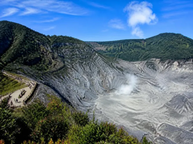 Paket Tour Tangkuban Perahu