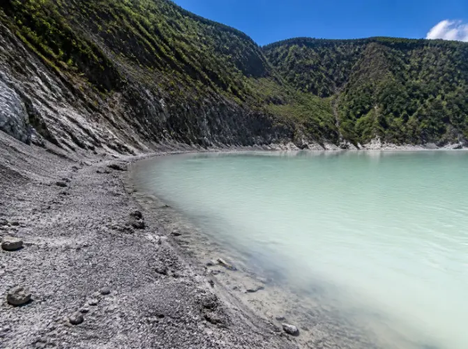 Paket Tour Telaga Bodas
