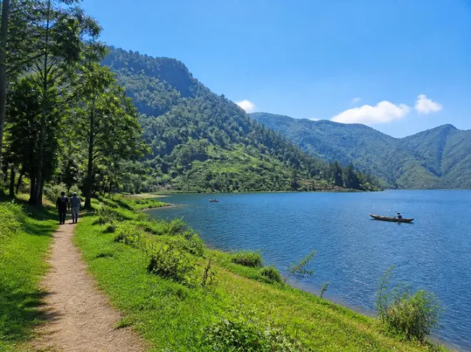Paket Tour Telaga Menjer