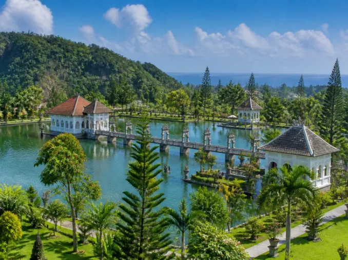 Paket Tour Tirta Gangga & Taman Ujung