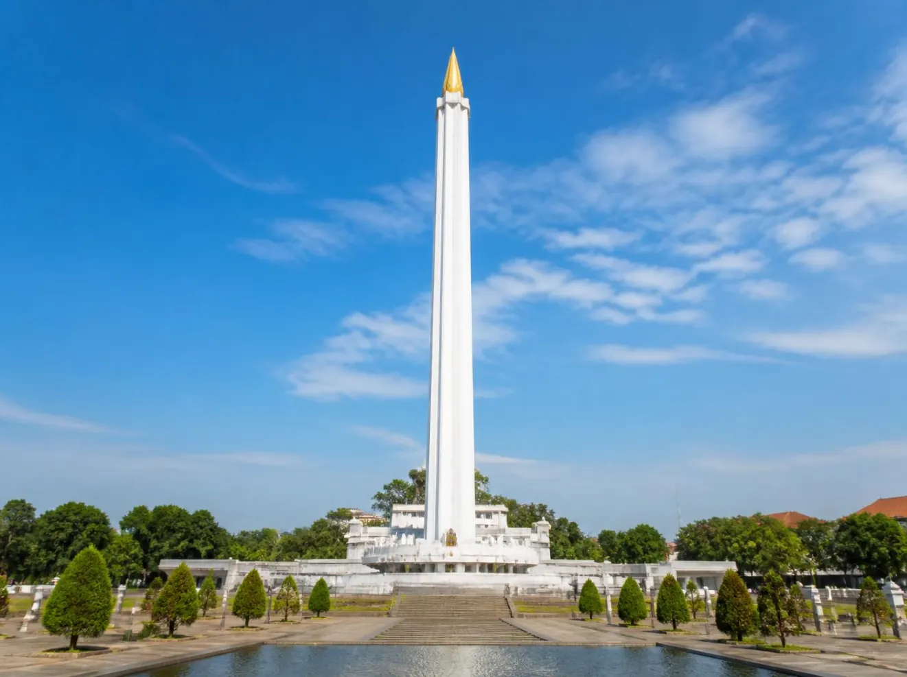 Paket Tour Tugu Pahlawan