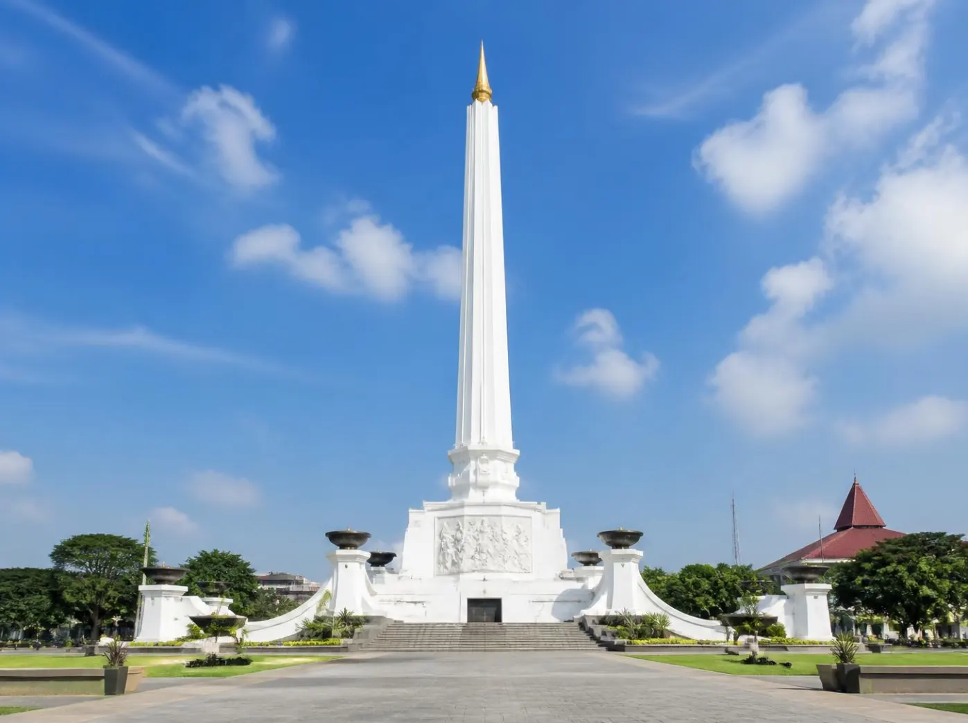 Paket Tour Tugu Pahlawan
